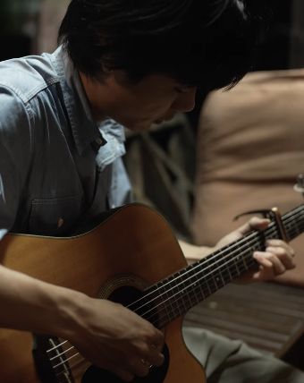 「Feel The Music」のポスター